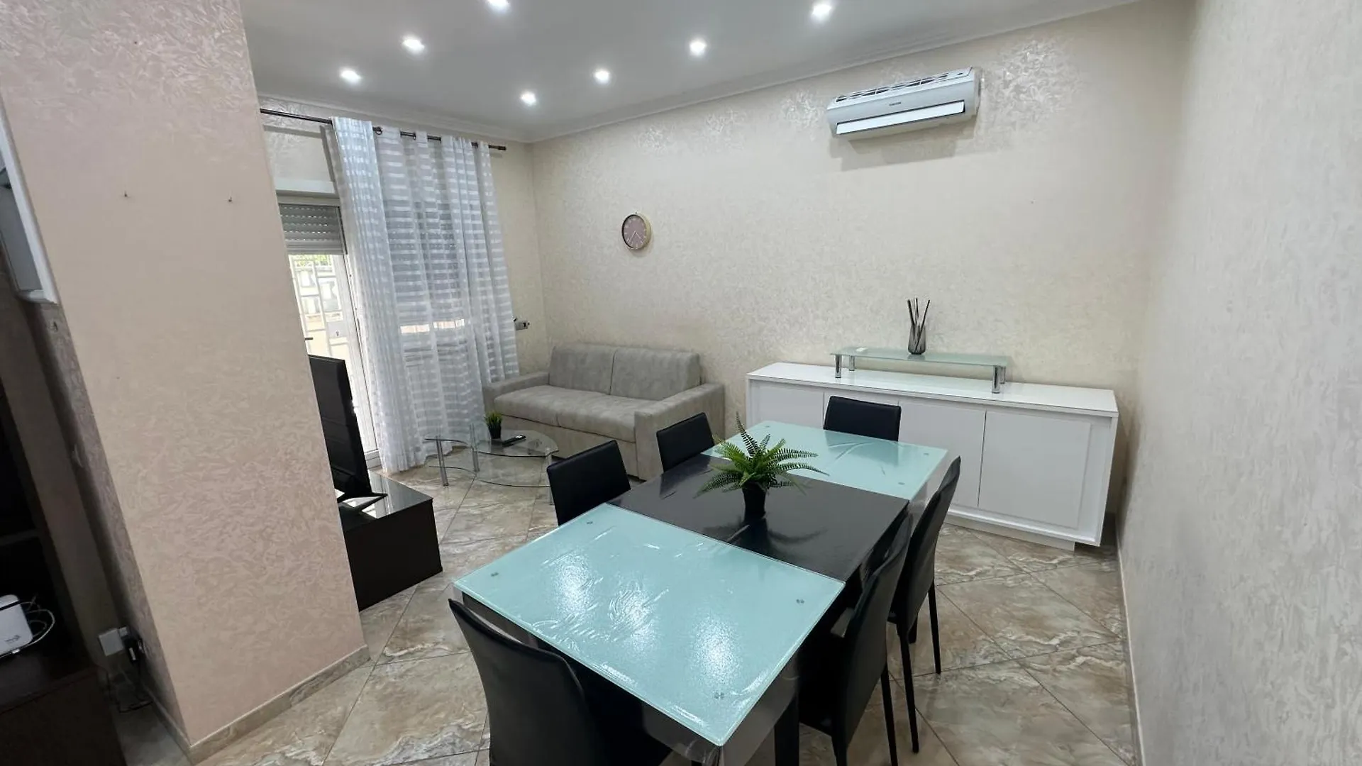 Luxury Residence Lido di Ostia 0*,  Italy